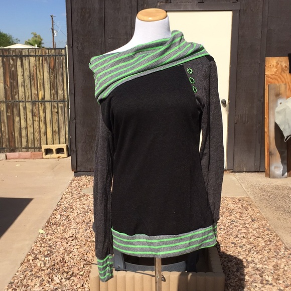 Green/Gray Striped Skew Neck Raglan Sleeve Tee - Picture 2 of 4